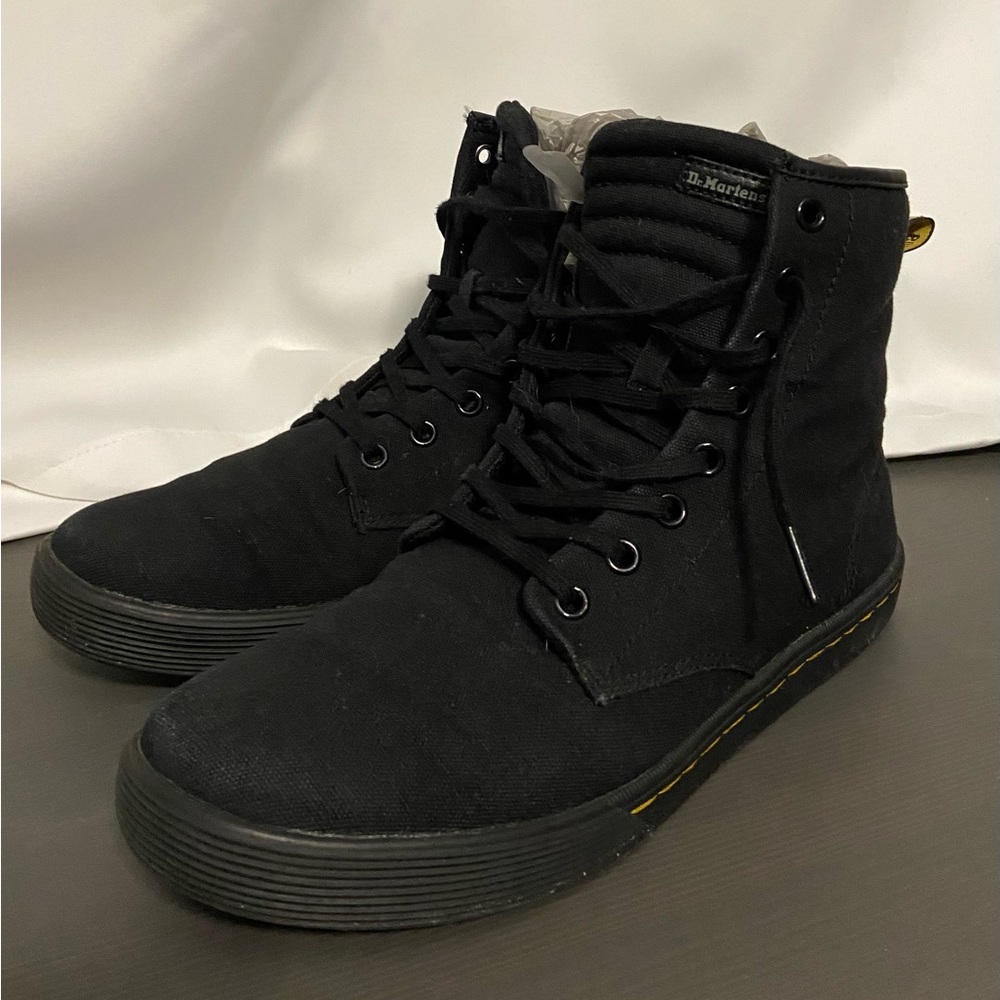 Dr. Martens Sheridan Lace Up Shoes Size 9